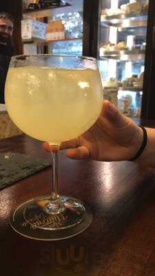 Las Viudas Cheese Bar