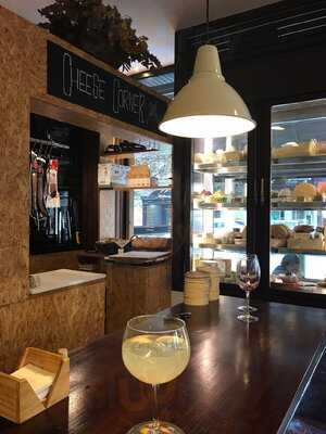 Las Viudas Cheese Bar