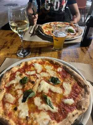 Pizzeria Napoletana Marcellino Pizza E Vino