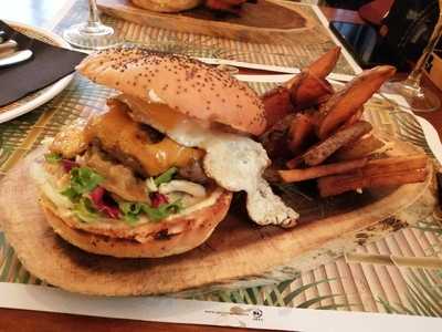 Pura Vida Burgers Drinks