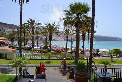 Friends Lounge Bar & Restaurant