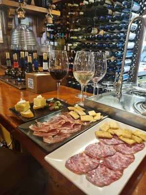 Casa De Vinos La Brujidera