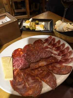 Casa De Vinos La Brujidera