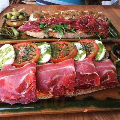 Bon Vent Café & Bar