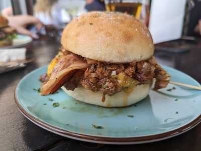 Munchies Smokehouse & Bar - Photo 8