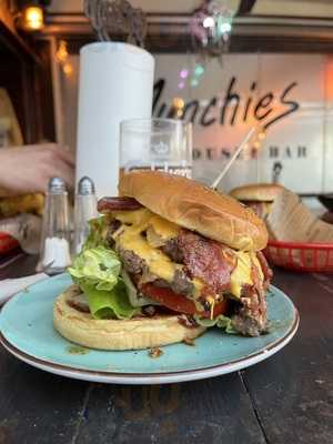 Munchies Smokehouse & Bar