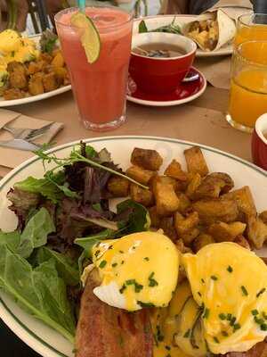 Brunch Corner - La Virgen