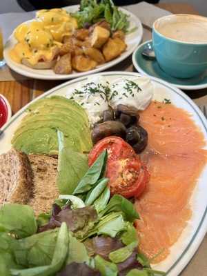 Brunch Corner - La Virgen