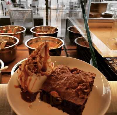 Tuttis Frozen Yogurt