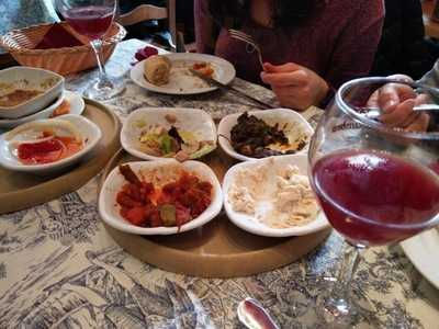 El Librero Tapas Y Quesos