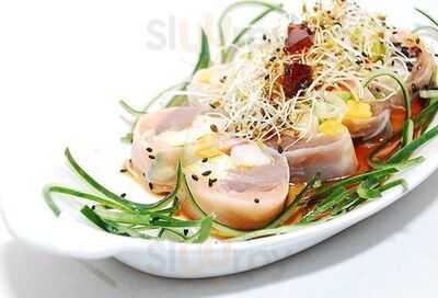 Fujiyama Sushi Bar & Asian Cuisine