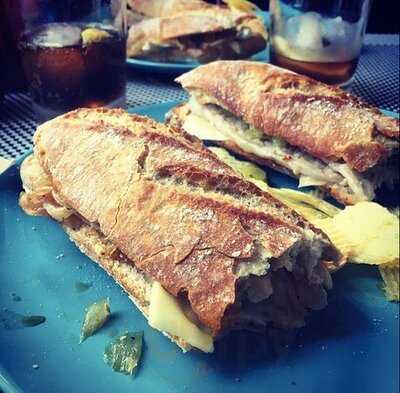 La Petite Lupe Bistro