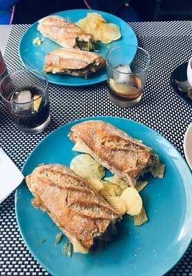 La Petite Lupe Bistro