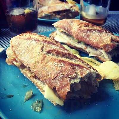 La Petite Lupe Bistro