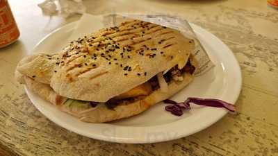 Mom's Kebab & Pizza - Photo 8