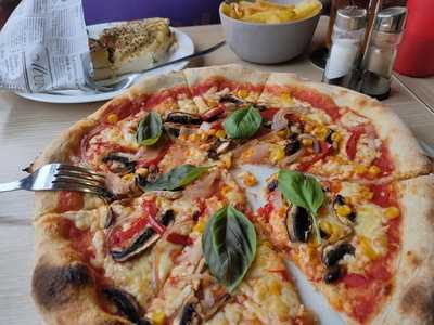 Mom's Kebab & Pizza - Photo 7