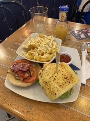 Caspers Eatery & Bar