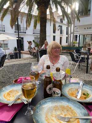 The Lilac Tree Restaurant & Bar