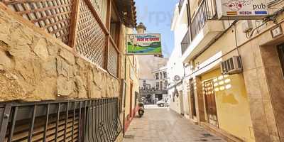 Pig N Whistle Music Pub