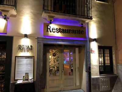 La Mafia Se Sienta A La Mesa - Granada C/san Matías