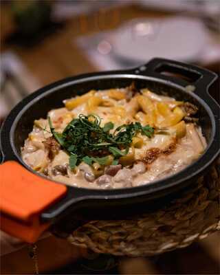 La Mafia Se Sienta A La Mesa - Granada C/san Matías