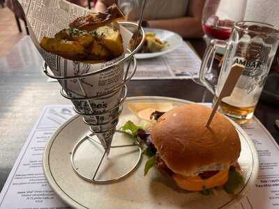 Harry's Lounge & Kitchen