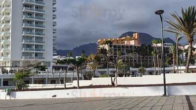 Heads & Tails British Sports & Entertainment Bar