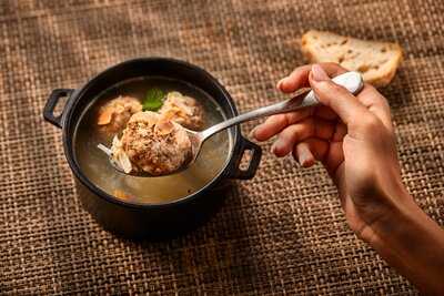 La Cueva De 1900 - R. Católicos, 13