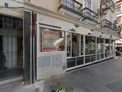 Universal People Bar