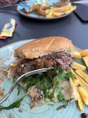 Ches Burger & Bar