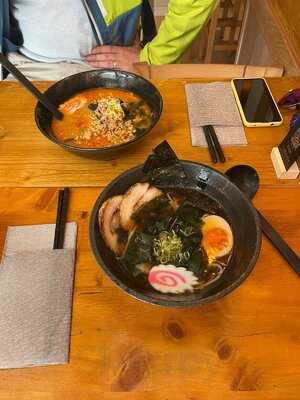 Izakayita, Ramen & Sushi Bar