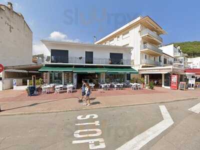 La Palmera Restaurant & Bar