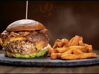 Hogan's Live Music Sports Bar & Restaurant