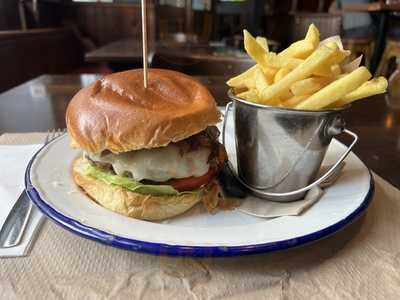 Hogan's Live Music Sports Bar & Restaurant