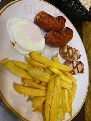 La Cueva De 1900 - R. Católicos, 42