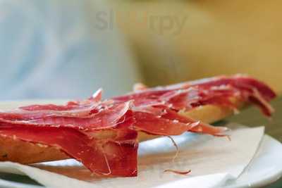 La Cueva De 1900 - R. Católicos, 42