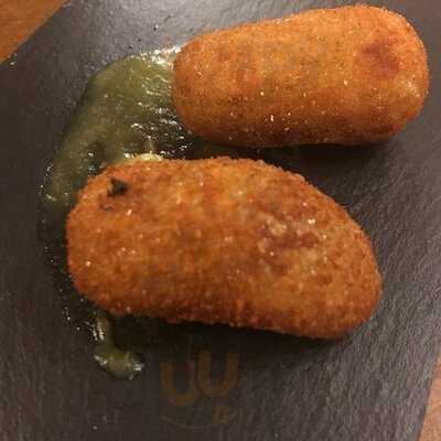 El Peix Que Es Mossega La Cua