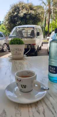 Bianco Cafe & Bakery