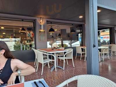 Burger Rostisseria Hot Dog Poke Bowls Ananas