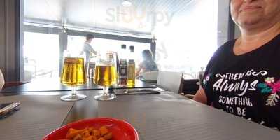 Burger Rostisseria Hot Dog Poke Bowls Ananas