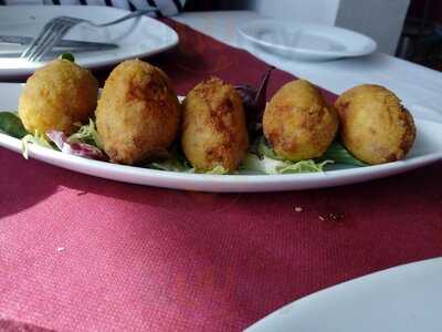 Porto Pino Restaurant & Boutique