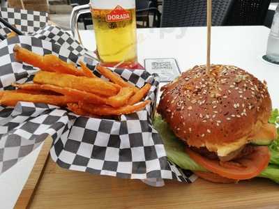 Daniel's Lounge Bar & Cocktails