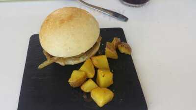 Cachito Mas Que Tapas