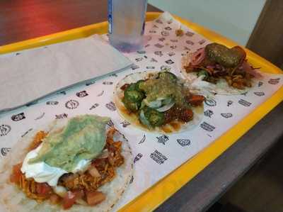 La Hermandad Taquería