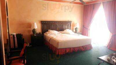 Villa Cortes Beach Club