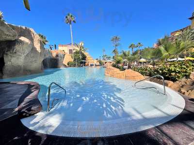 Villa Cortes Beach Club