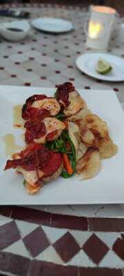 La Cascada Restaurante & Bar