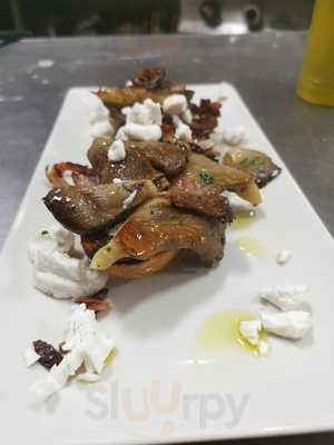 La Cascada Restaurante & Bar