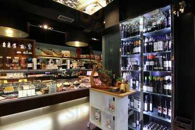 La Tienda De Lino Delicatessen