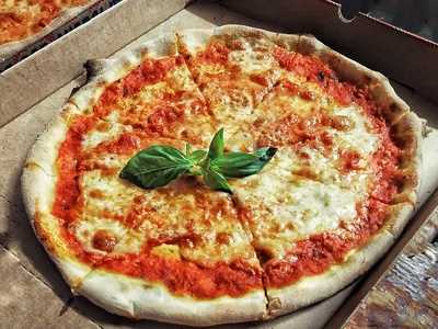 Buena Onda Pizzeria Cocktail Bar